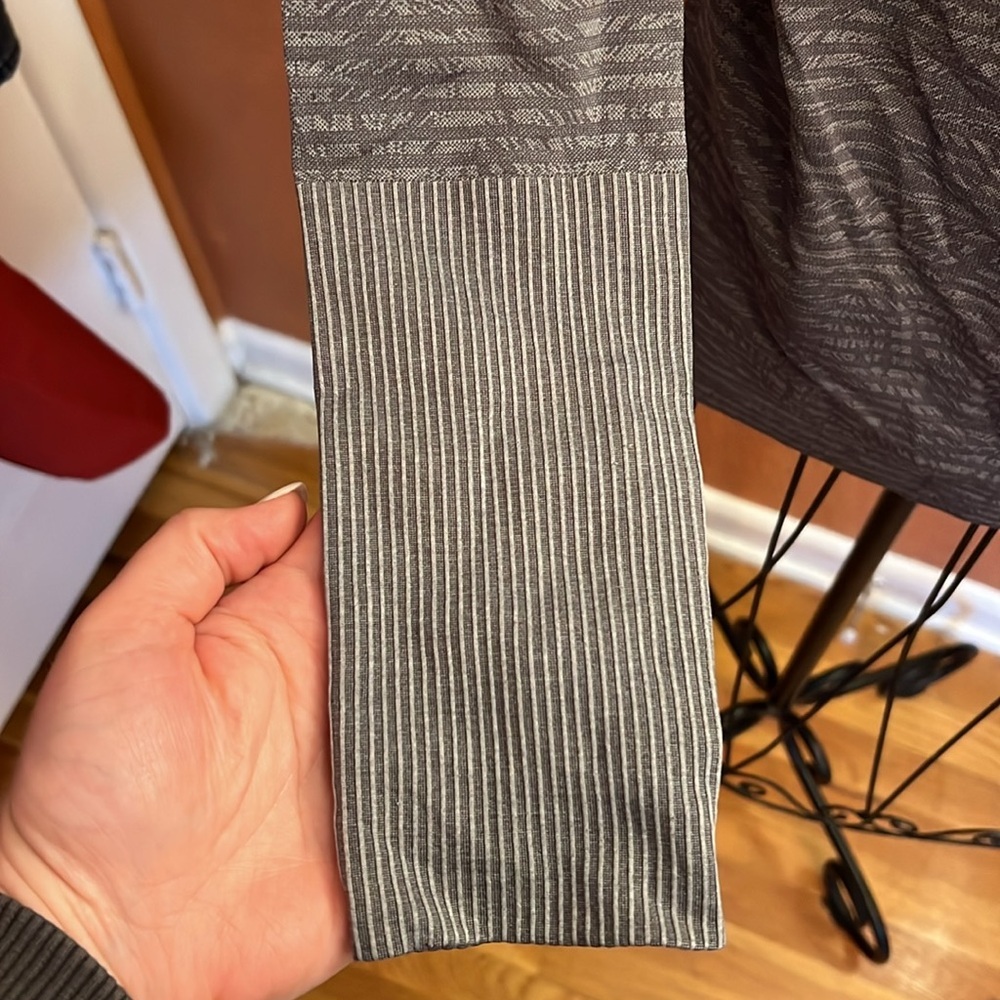 Lululemon Swiftly Tech Ls Crew-Size 8 - image 3